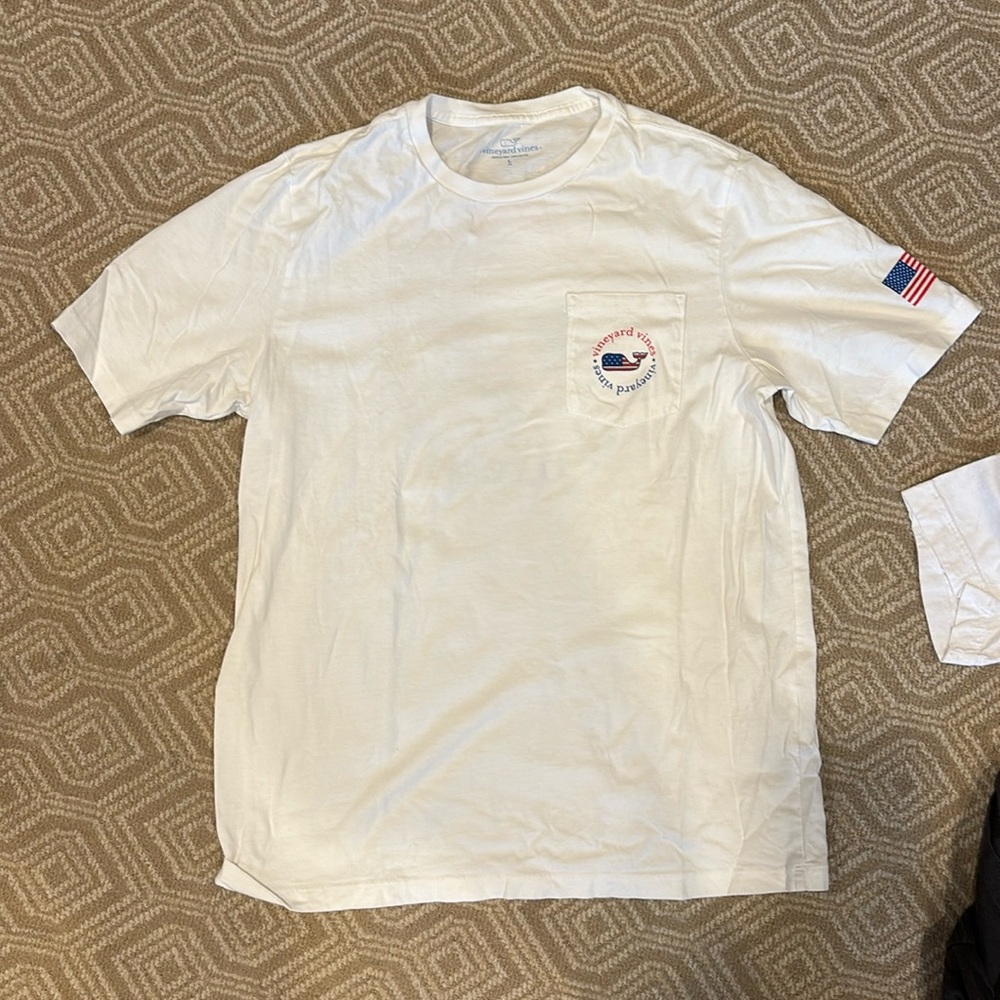 Never worn vineyard vines USA tee